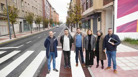 Los ediles, junto a los t&eacute;cnicos Mar&iacute;a Jos&eacute; Fern&aacute;ndez, Daniel Navarro y Juan Antonio Freije, y Mercedes Sainz, de la empresa adjudicataria.