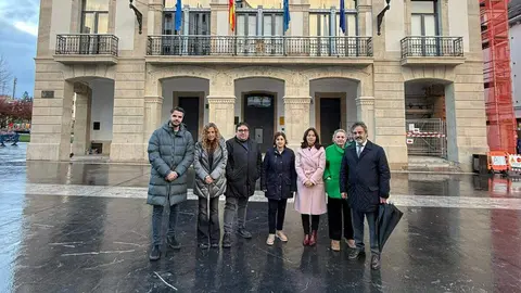 Los concejales populares de Siero frente al Ayuntamiento