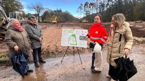 A la izda, la alcaldesa de Llanera; el consejero de Movilidad, Medio Ambiente y Gesti&oacute;n de Emergencias, Alejandro Calvo; la gerente de Cogersa, Paz Orviz y la directora general de Medio Ambiente, Susana Madera.
