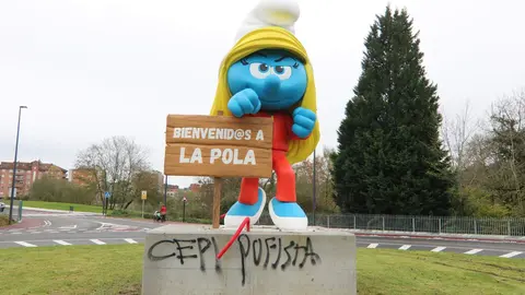 Ni 72 horas transcurrieron desde la inauguraci&oacute;n de la figura hasta que amaneciara con pintadas