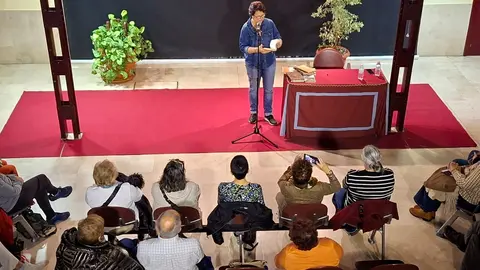 Un momento del recital de Magdalena S&aacute;nchez Blesa en Posada de Llanera