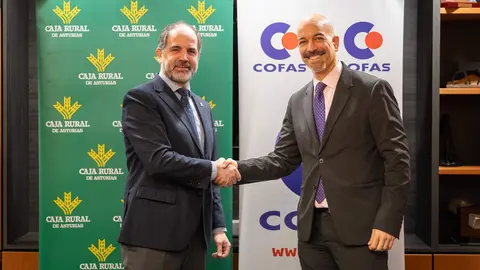 De izda. a dcha. El presidente de COFAS,&nbsp; &nbsp;Fernando Fombona, y el director comercial de Caja Rural de Asturias, Mariano Esp&iacute;n.