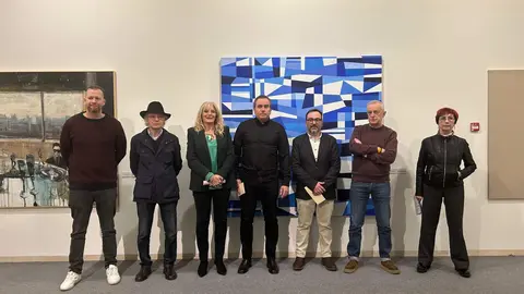 La concejala de Cultura, tercera por la izda, junto al jurado y los premiados