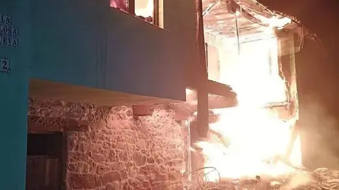 Imagen de la vivienda incendiada facilitada por el SESPA.