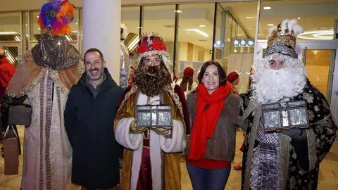El alcalde de Siero, &Aacute;ngel Fern&aacute;ndez y la concejala Mar&iacute;a Jos&eacute; Fern&aacute;ndez, estuvieron presentes en la Cabalgata de Lugones.