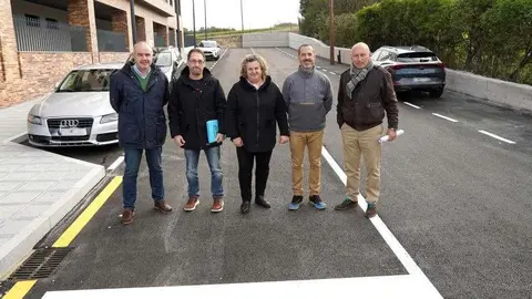Los t&eacute;cnicos municipales Jorge Alonso, David Llanos y Juan Carlos &Aacute;lvarez, junto a la concejala Pilar Santianes y el alcalde, &Aacute;ngel Garc&iacute;a.