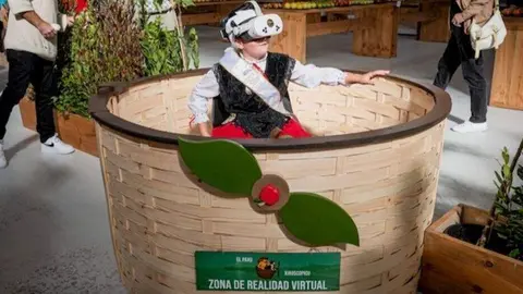 La Reinina disfrutando la experiencia del Paxu durante su prueba en el pasado Festival de la Manzana.