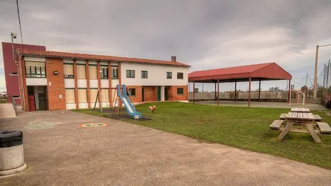 Colegio P&uacute;blico de Quintes. Fotograf&iacute;a de Bernardo Busto.