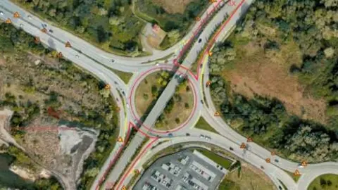 Los trabajos en la rotonda de acceso a La fresneda desde Lugones acarrear&aacute;, retenciones