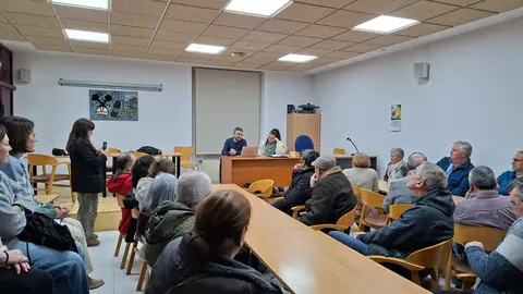 Un momento de la reuni&oacute;n de la Plataforma en Carbay&iacute;n