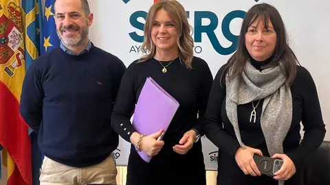 A la izda, &Aacute;ngel Garc&iacute;a, Eva Iglesias y Ana D&iacute;az, t&eacute;cnica municipal