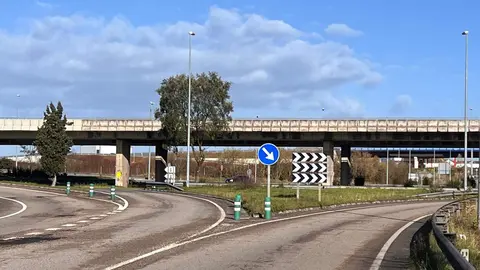 Una imagen del puente donde el Ayuntamiento de Siero iniciar&aacute; trabajos de manera urgente