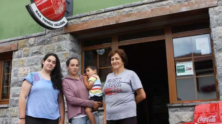 BAR TIENDA VALLOBIL web.jpg