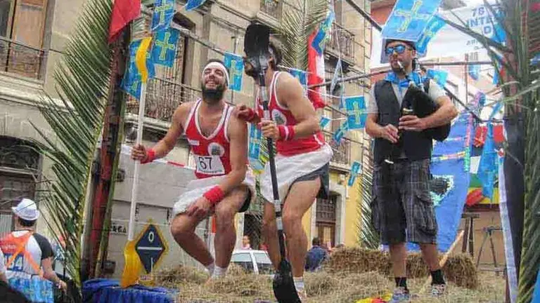 desfile portada pelayo web.jpg