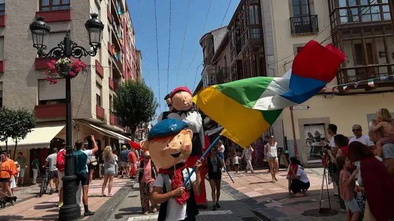 izado-banderas-ribadesella-10