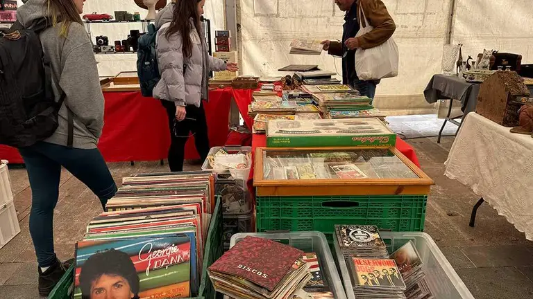 feria-antiguedades-cangas-2025-012