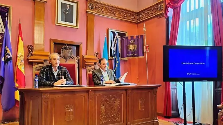 Andr&eacute;s &Aacute;lvarez y Alejandro Vega durante la presentaci&oacute;n hoy de los Premios Fundaci&oacute;n Corripio Alonso.