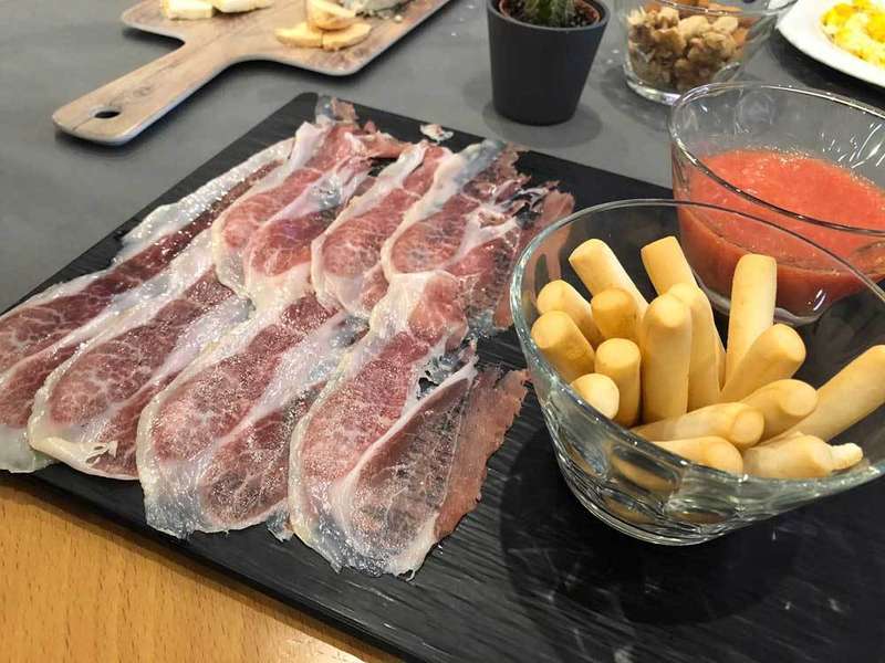 brunch-sella-jam&oacute;n-iberico