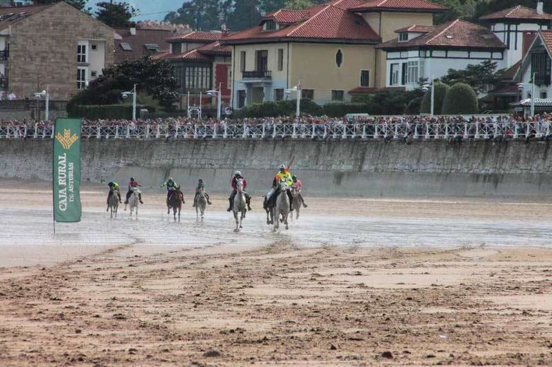 carrera-caballos-playa-ribadesella