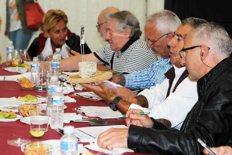 jurado-certamen-queso-cabales