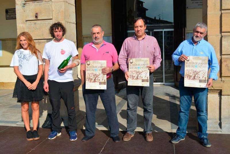 Premiados, autoridades y organizadores.