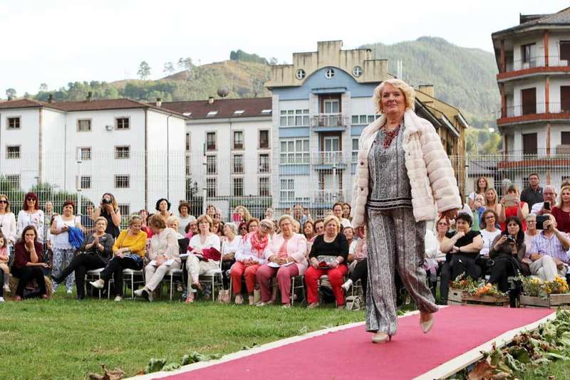 desfile-contra-el-cancer-rosa-palo