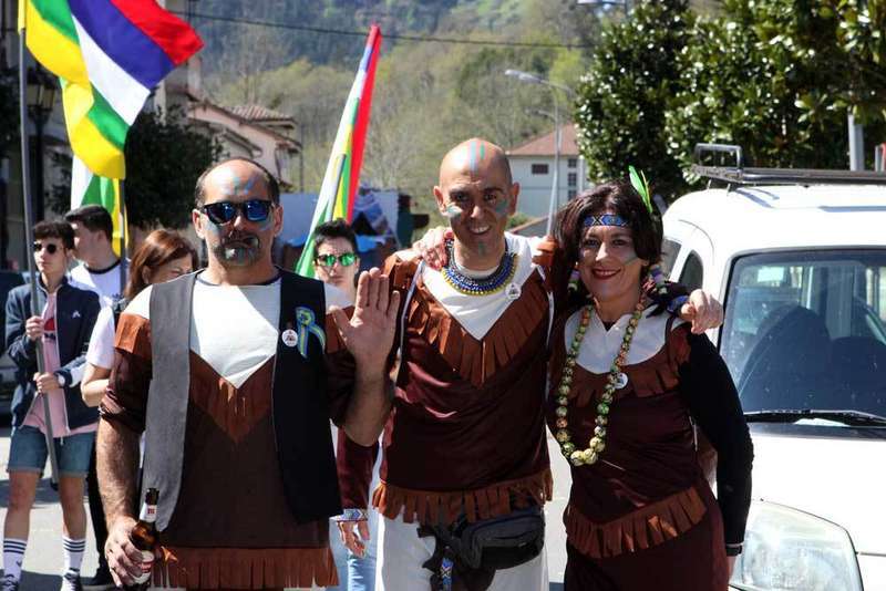 desfile-infiesto-piragues