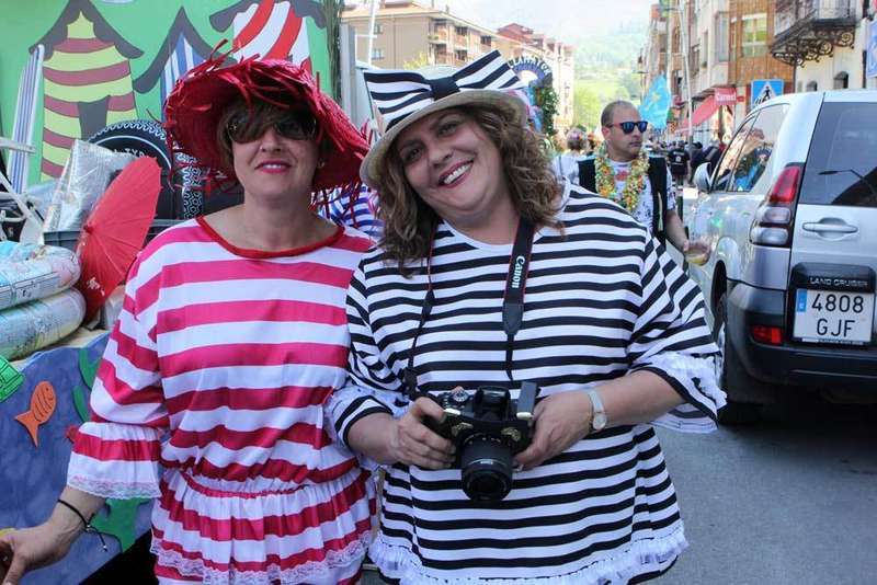 infiesto-desfile-piraguas-pilo&ntilde;a