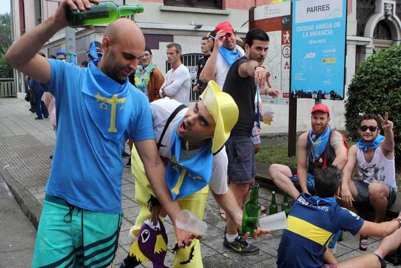 desfile-folclorico-arriondas-sella