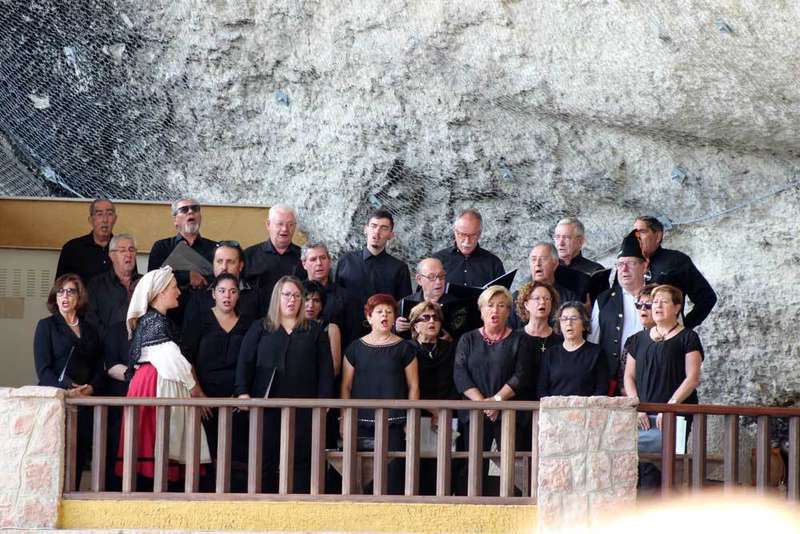 fiesta-cueva-infiesto