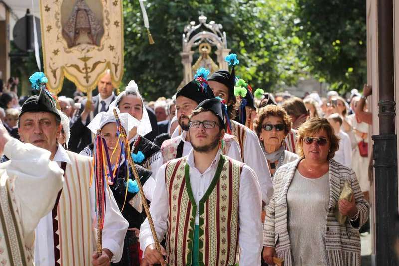 procesi&oacute;n-fiestas-portal-villaviciosa