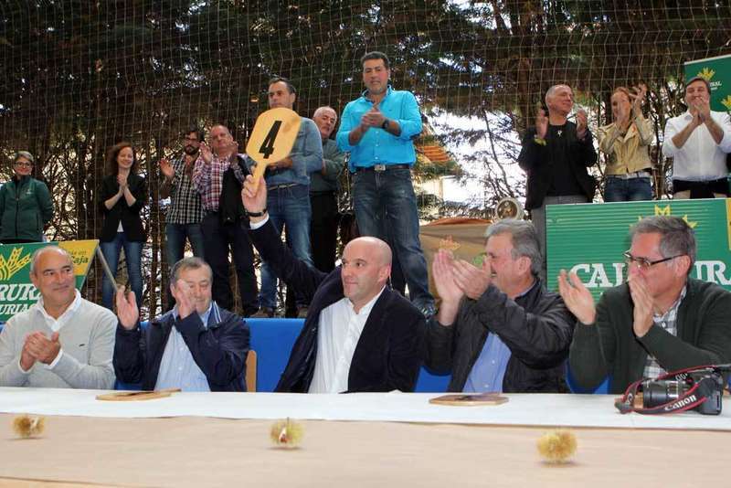 subasta del gamoneu en Benia de Onis