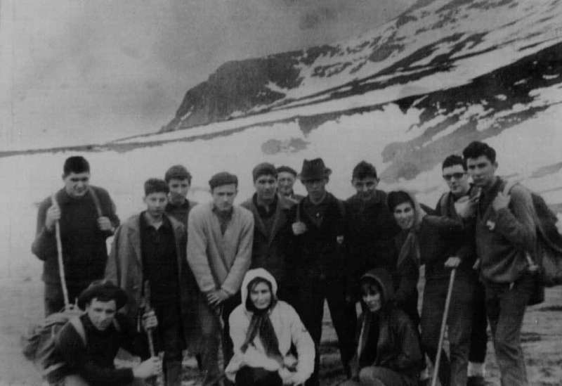 grupo-pe&ntilde;a-santa-historia