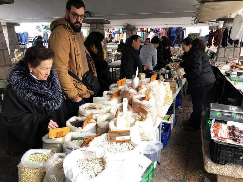 cangas-onis-mercado-abierto-domingo-04