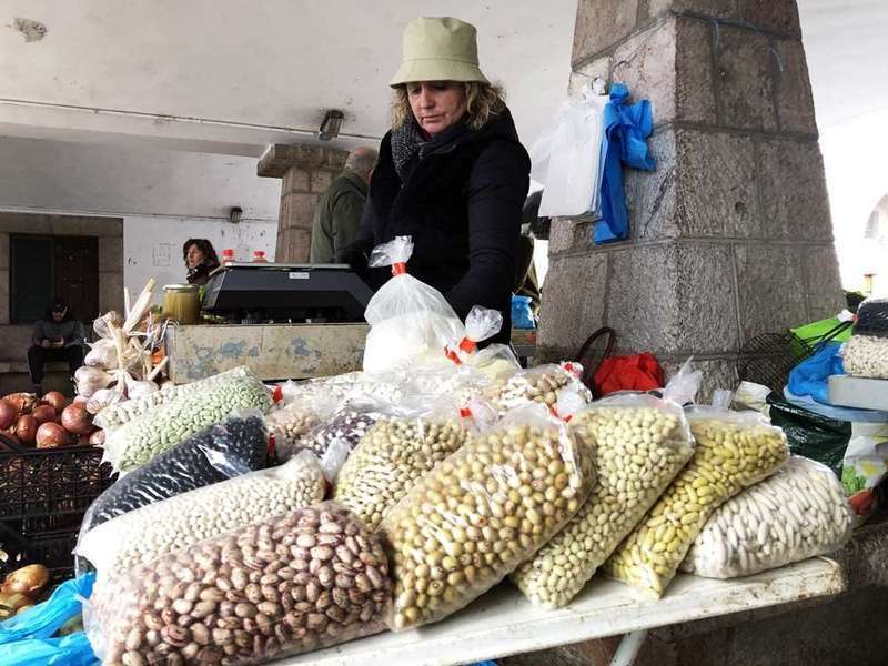 cangas-onis-mercado-abierto-domingo-01