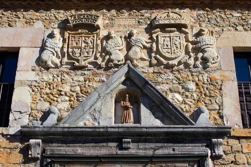 Entrada-principal-al-antiguo-monasterio.