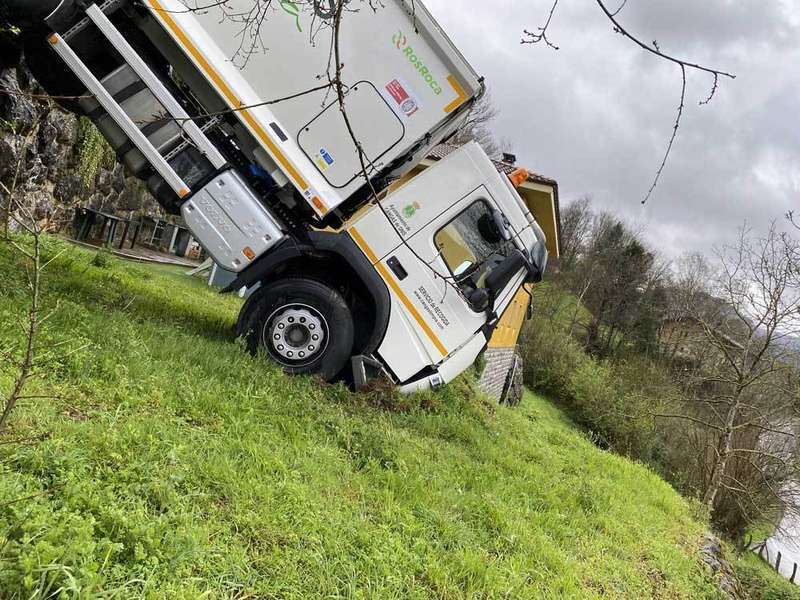 accidente-camion-recogida-cangas-onis-06