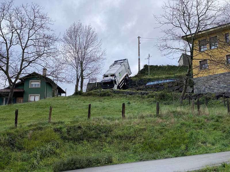 accidente-camion-recogida-cangas-onis-08