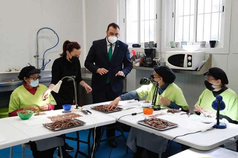 barbon-visita-lastres-colunga-03