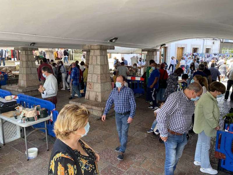 mercado-dominical-cangas-mayo-07