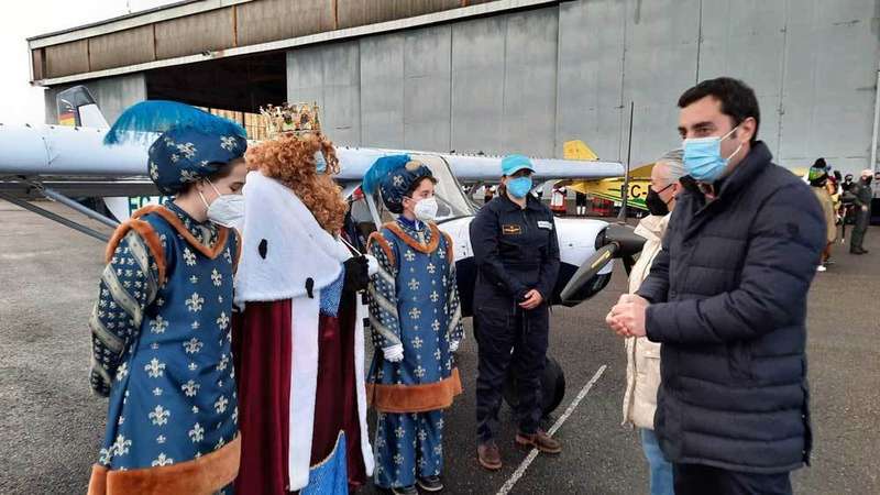 reyes-magos-avion-10
