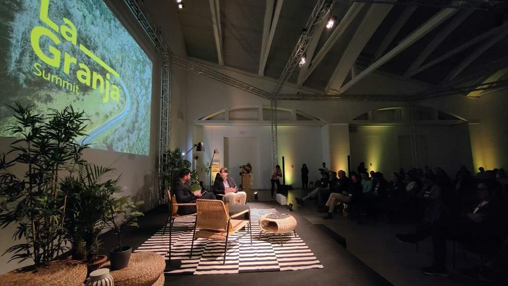 El consejero de Ciencia, Borja Sánchez, con el director de Corporate Venturing en Capsa Food, Rubén Hidalgo.