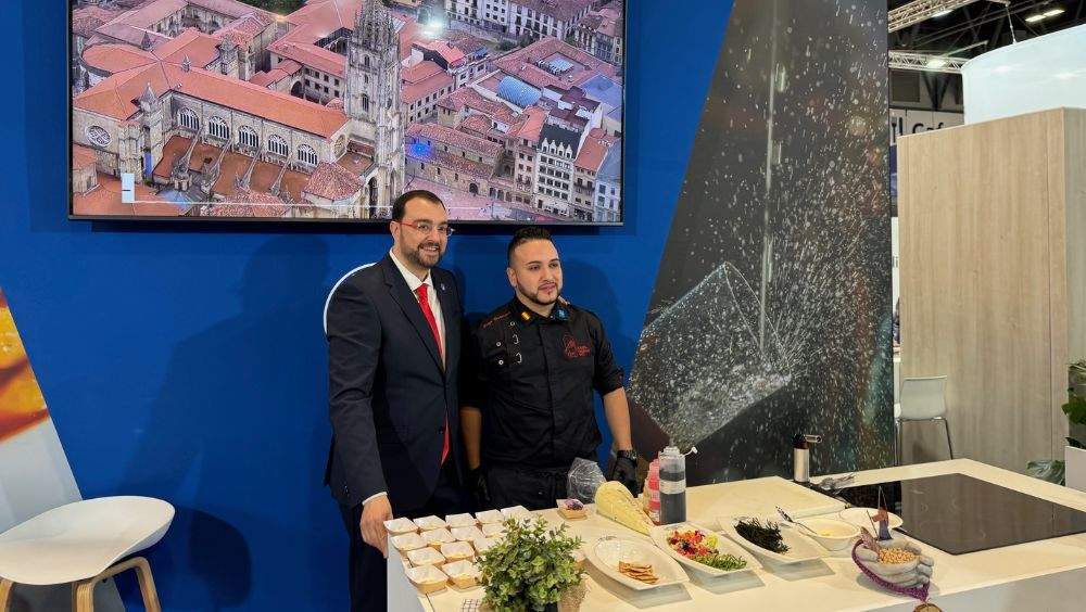 adrian-barbon-stand-oviedo-fitur