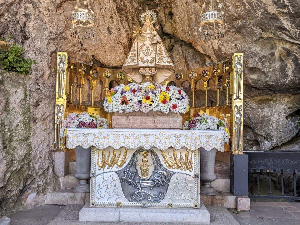 Capilla y Virgen de Covadonga