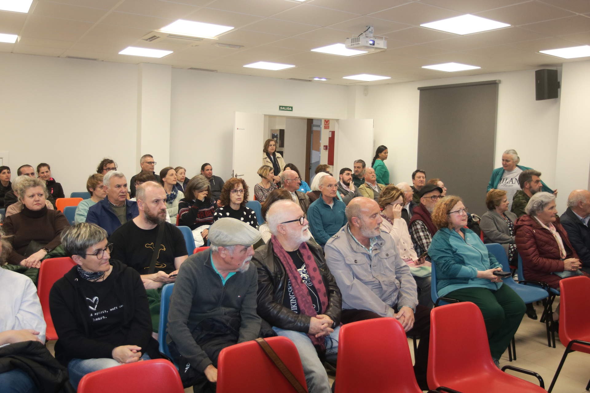 Una parte del público asistente a la charla