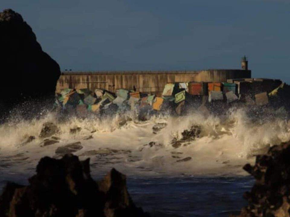 Cubos de la Memoria y Faro de Llanes