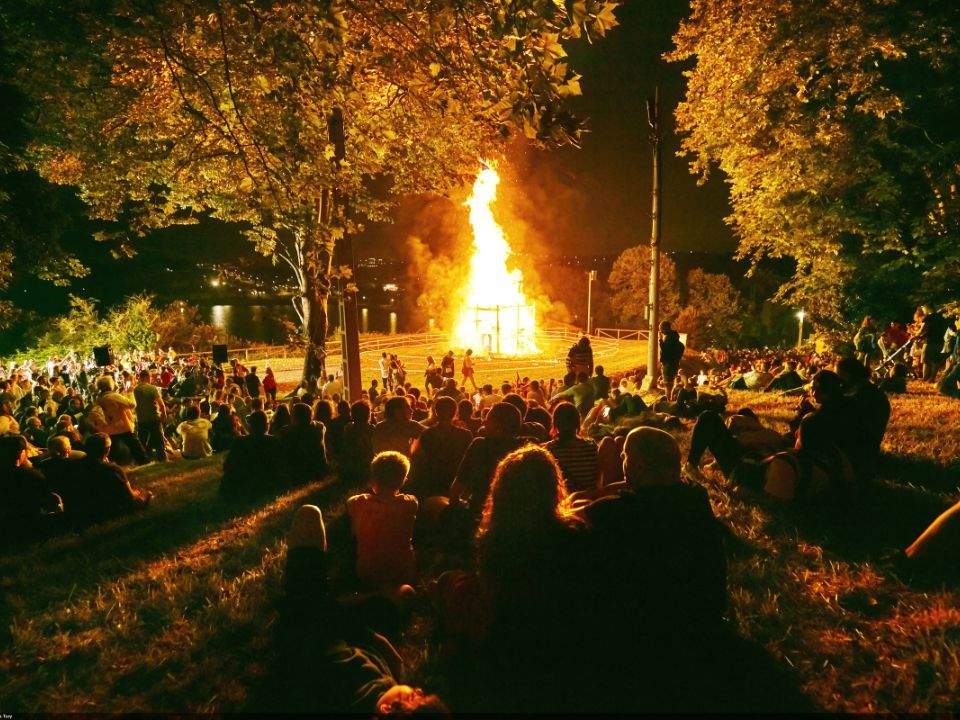 Hoguera de San Juan en Corvera