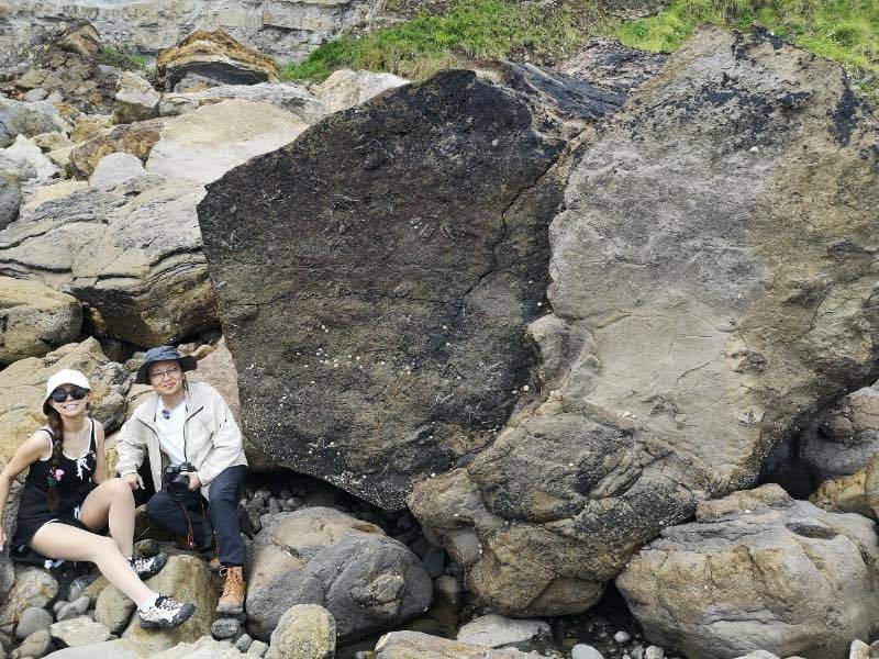 Lida Xing y Bao Jing en los acantilados de Tereñes, en Ribadesella.