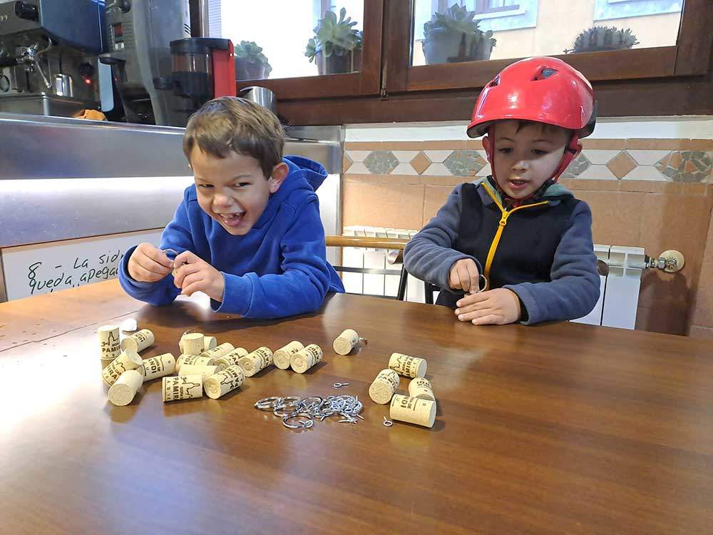 llaveros-corcho-aseigu-cabrales-02