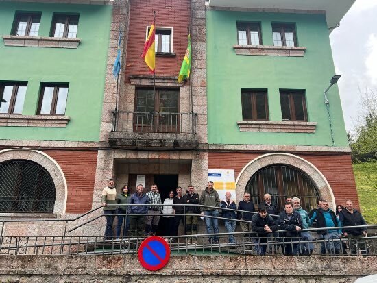 concentracion-ayuntamiento-amieva-lobo-lespre